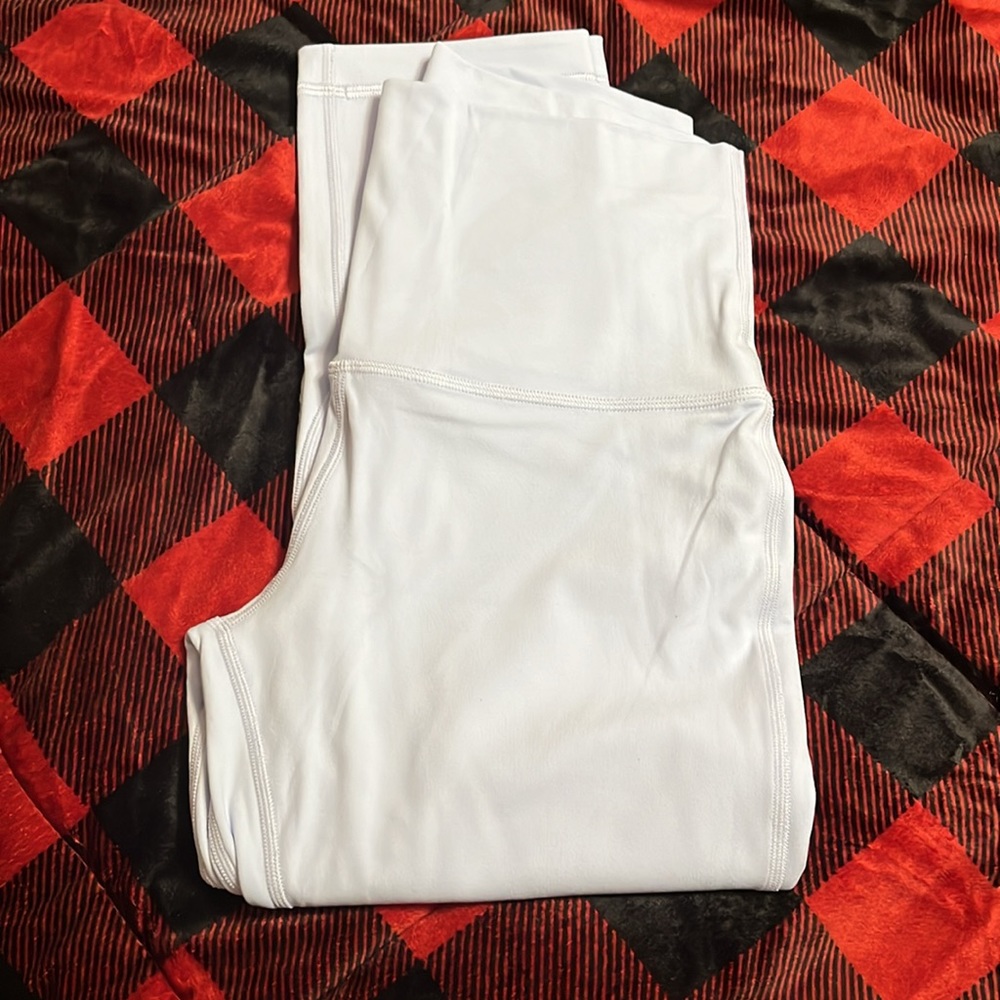 EUC Lululemon Align Super High Rise Crop 21” Size 8